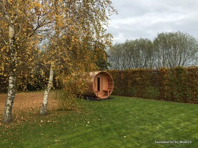 Cederhout barrelsauna in Veurne — realisatie buitensauna Modis