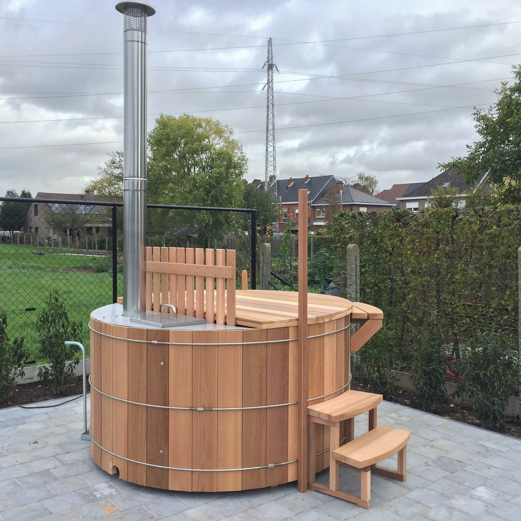 Houten hottub 180cm in tuin in Aalst — Saunabarrel by Modis