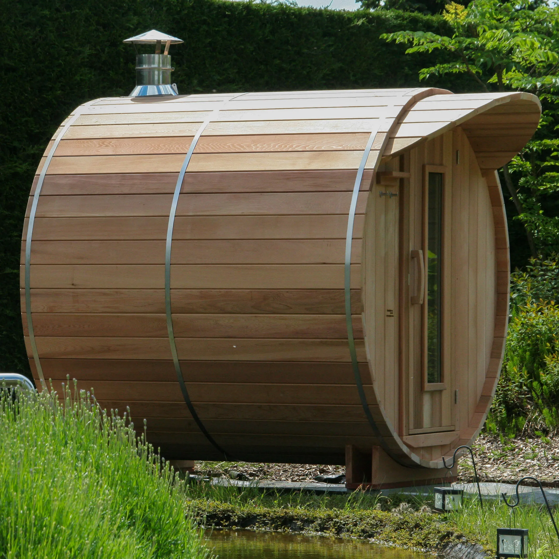 Compacte barrelsauna 210cm in tuin in Kaprijke